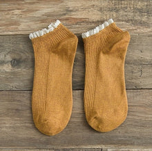 Load image into Gallery viewer, Soft Socks with Lace